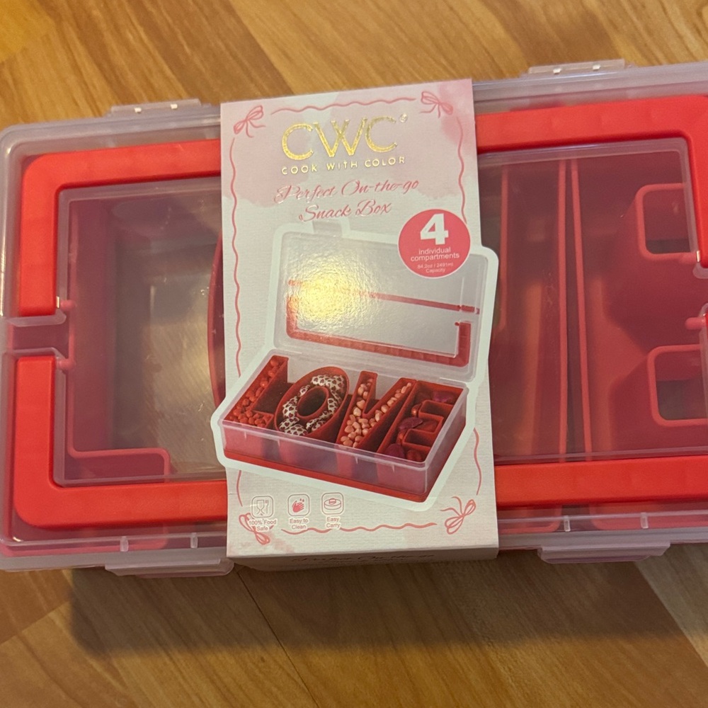 NEW Cook With Color LOVE Sentiment Snack Box
Food Storage Container - Picture 2 of 4